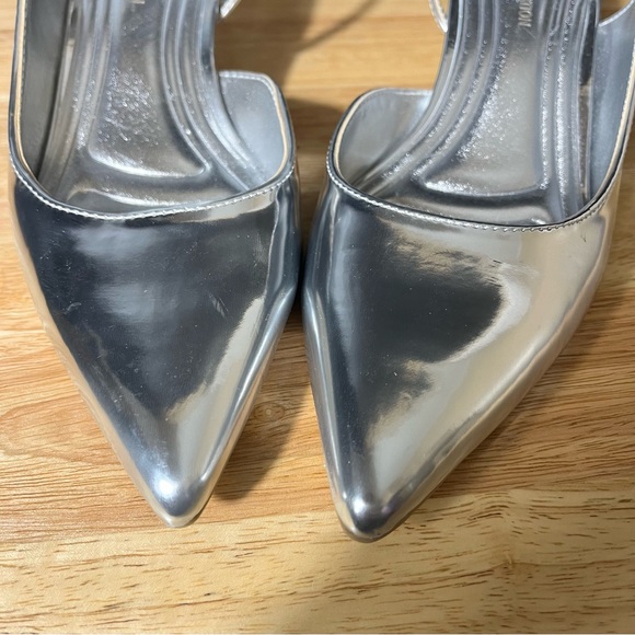 BCBG Silver Kitten Heels Size 7.5 - Picture 3 of 10